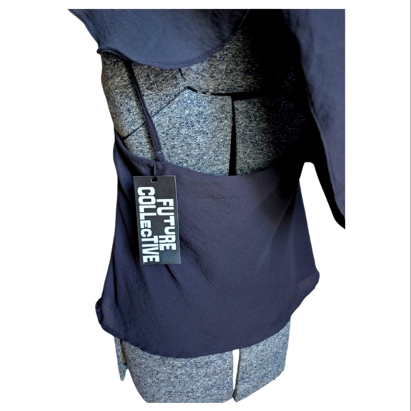 Future Collective NWT Flowy Flutter Sleeve Blouse Sz M - Picture 9 of 9